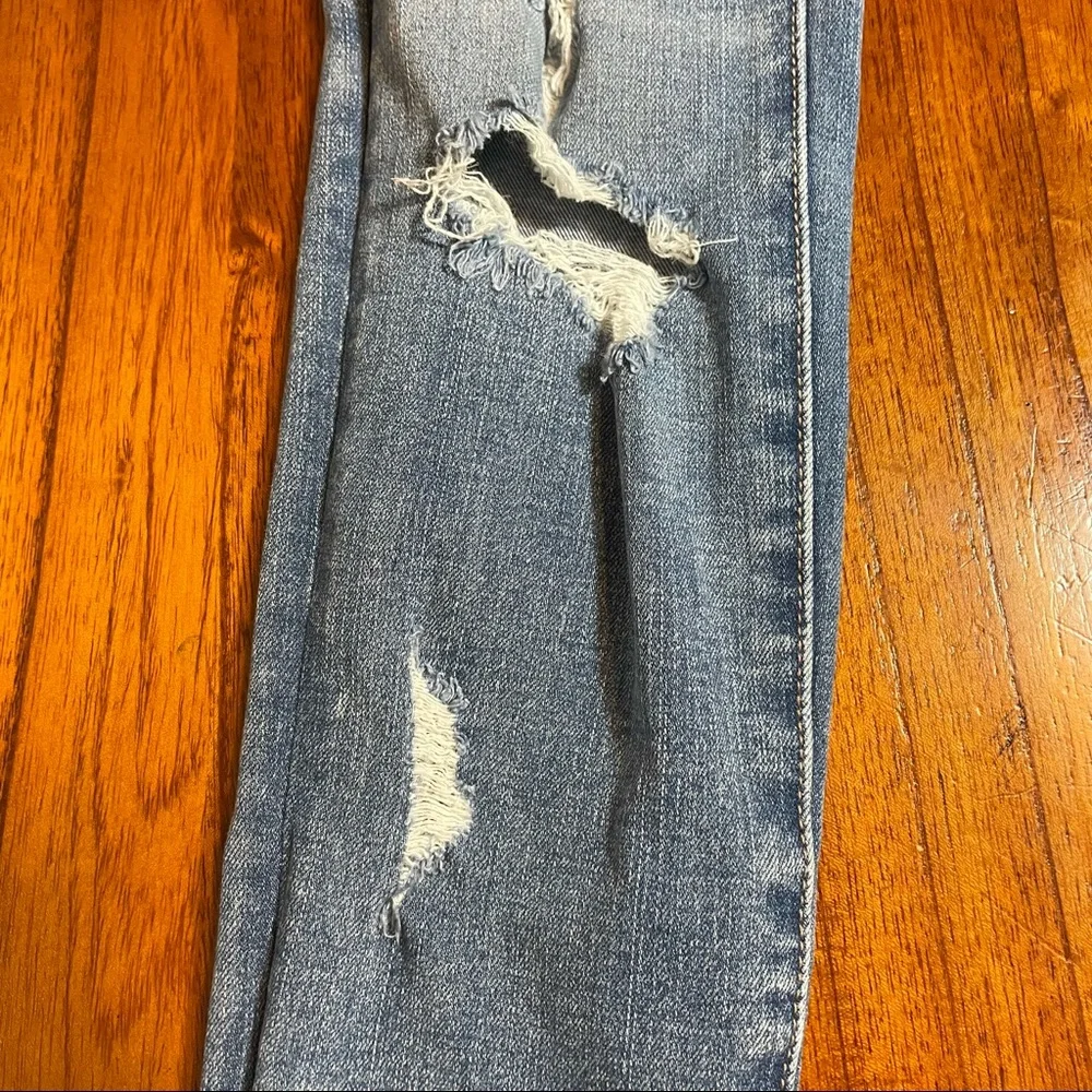American Eagle distressed super hi-rise jeggings